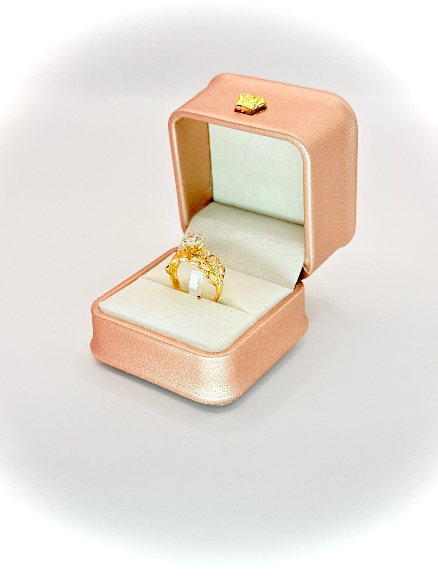 18kt CZ Shoulder Solitaire