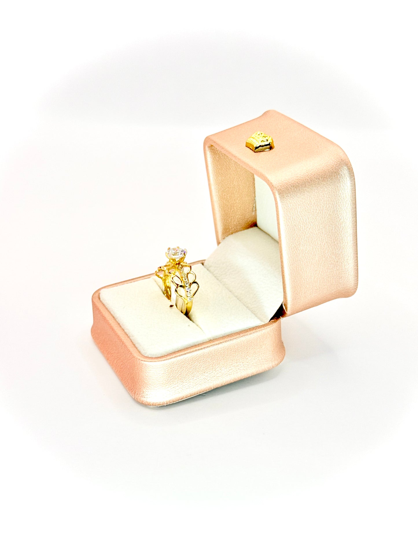 18kt CZ Shoulder Solitaire