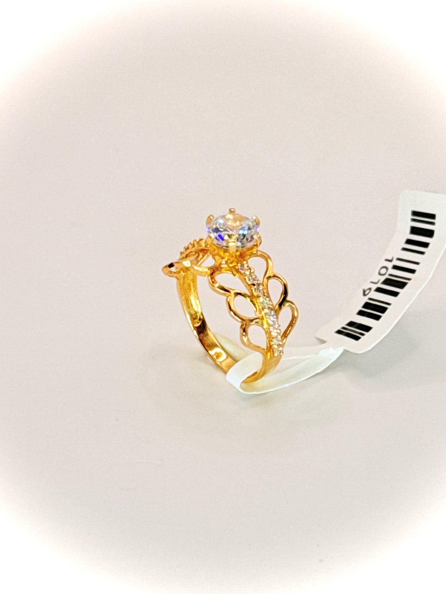 18kt CZ Shoulder Solitaire