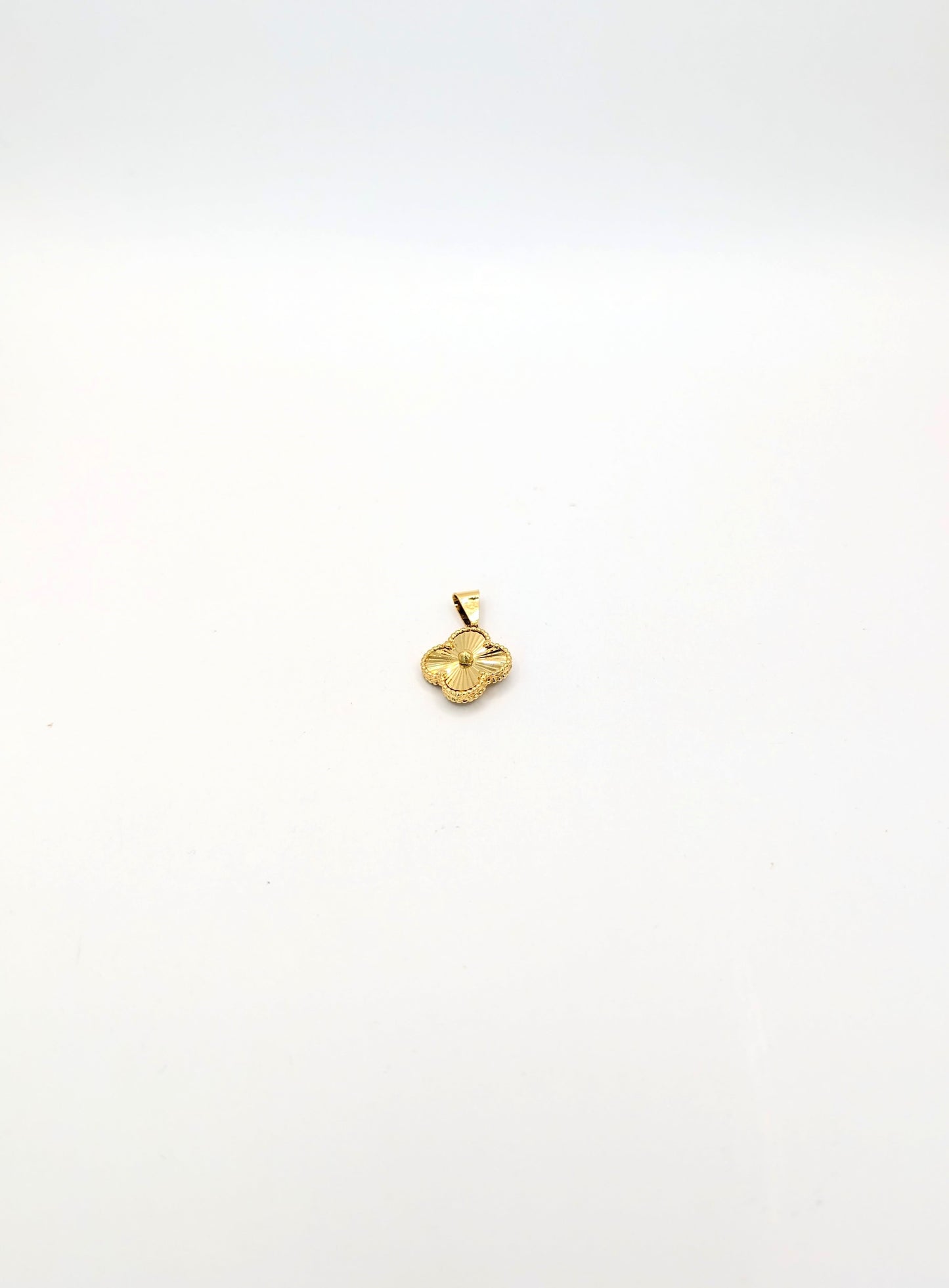 18kt Reflective Pendant