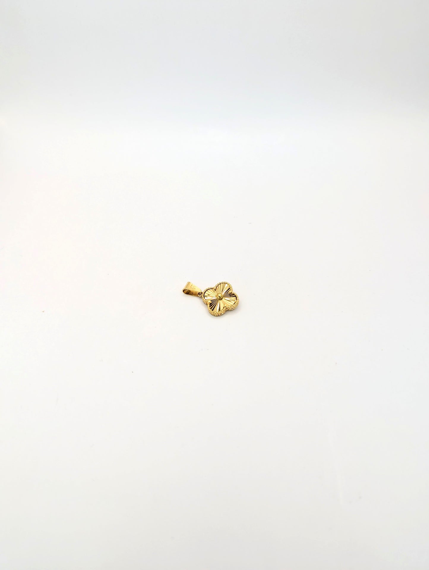 18kt Reflective Pendant