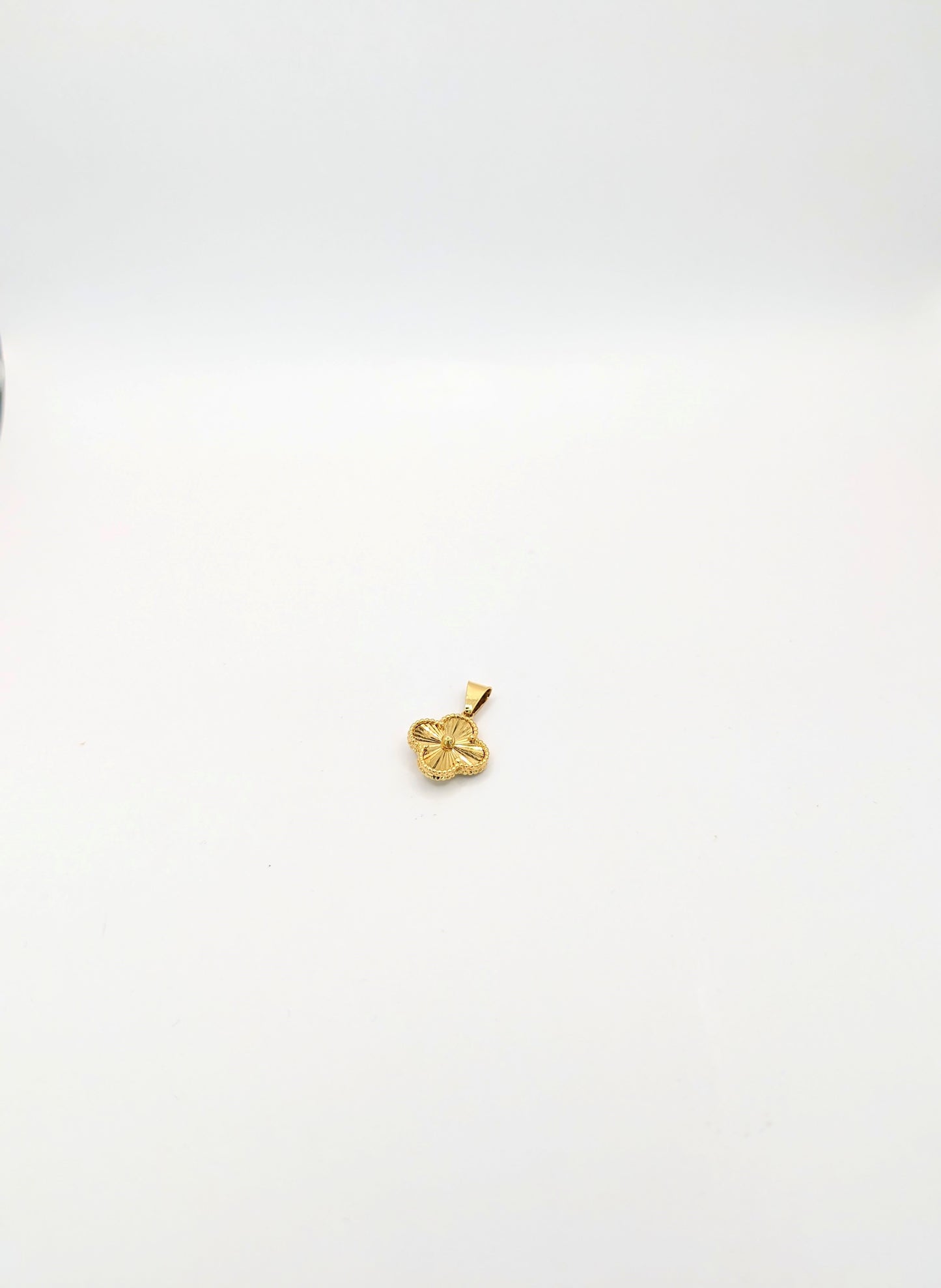 18kt Reflective Pendant